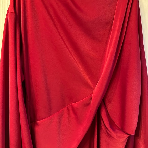 Satin maxi dress with drape bodice and kimono sleeve in deep red. - Picture 5 of 6
